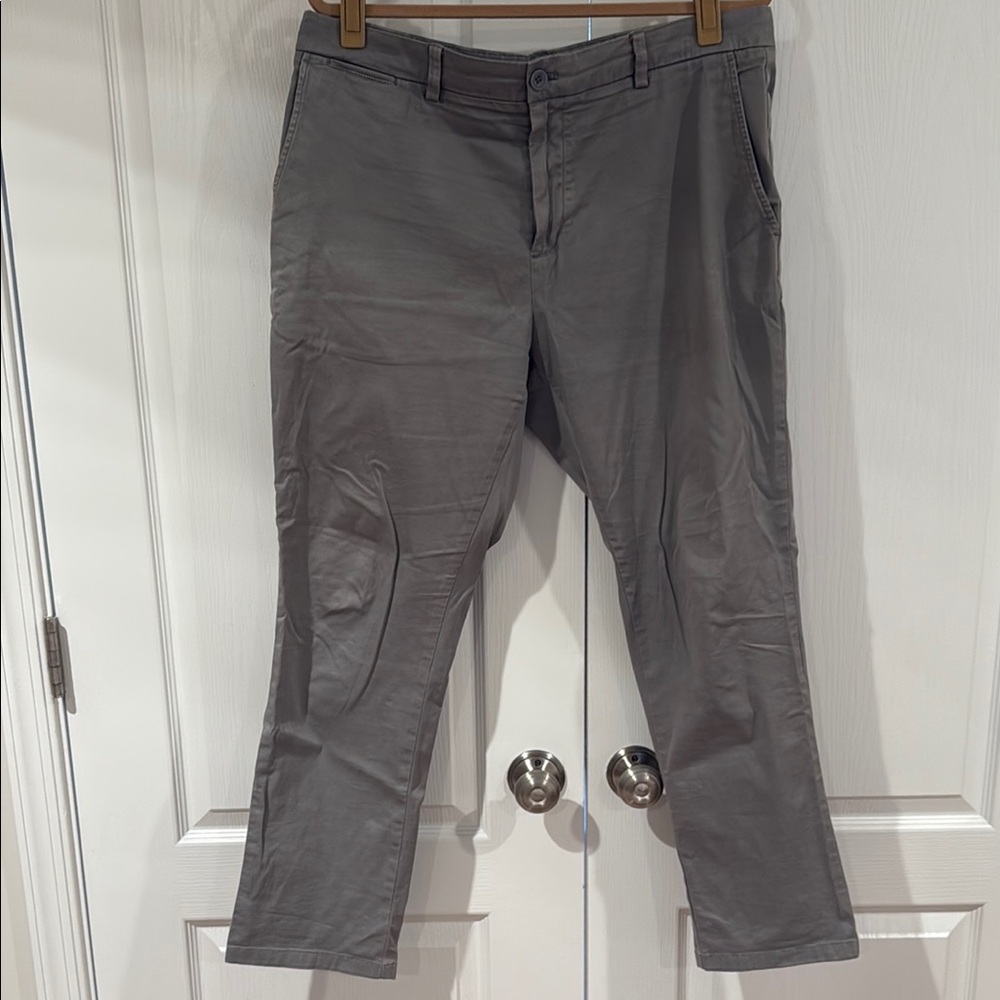Vineyard Vines Gray Chino Pants with Flat Front Design